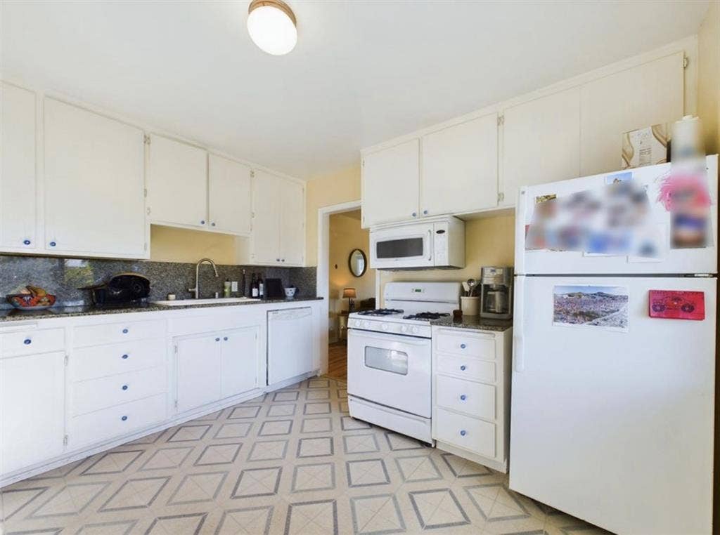 Looking for roomate asap!