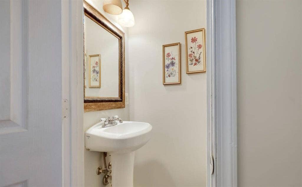 Private bedroom in Hollins market