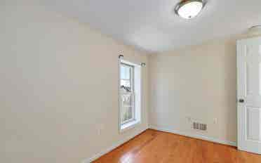 Private bedroom in Hollins market