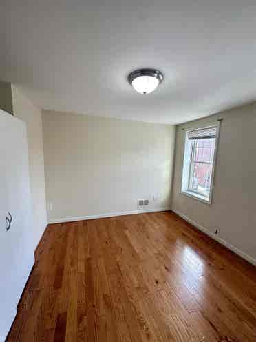 Private bedroom in Hollins market