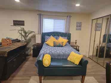 COMFORTABLE STUDIO BASEMENT