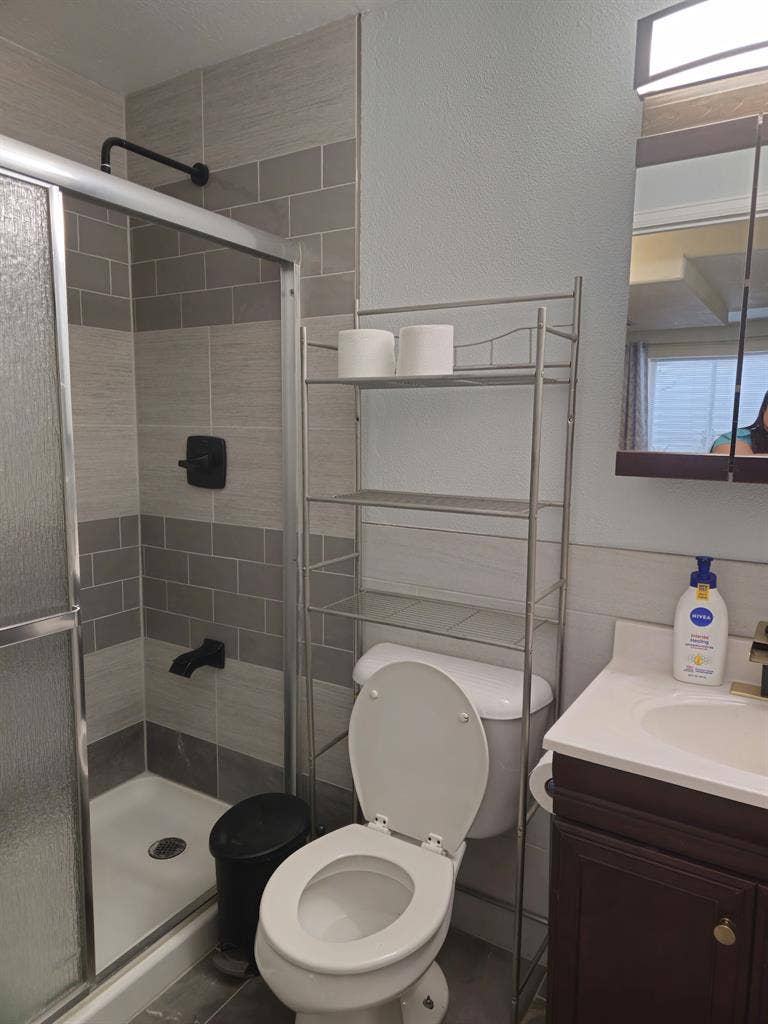 COMFORTABLE STUDIO BASEMENT