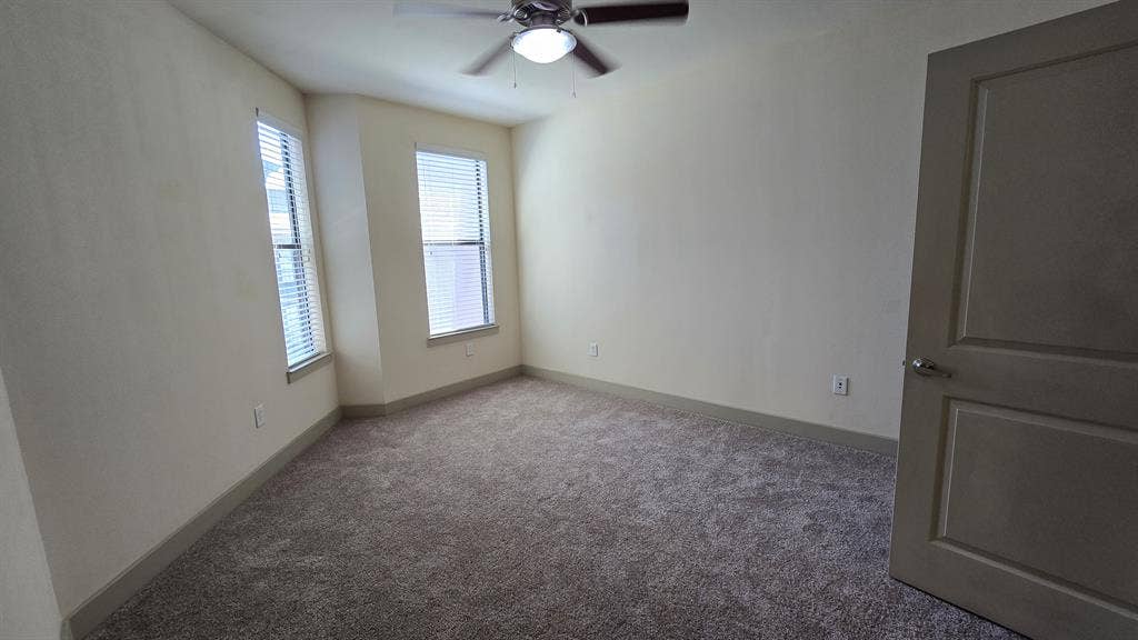 Need roommate at MAA Frisco Bridges