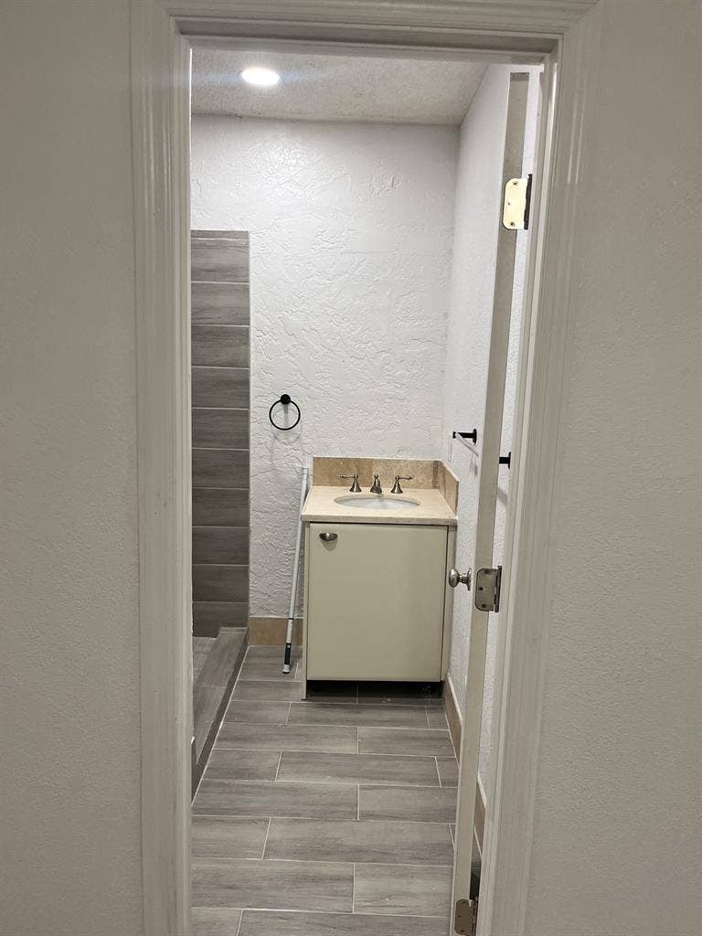 One bedroom and bathroom apartment