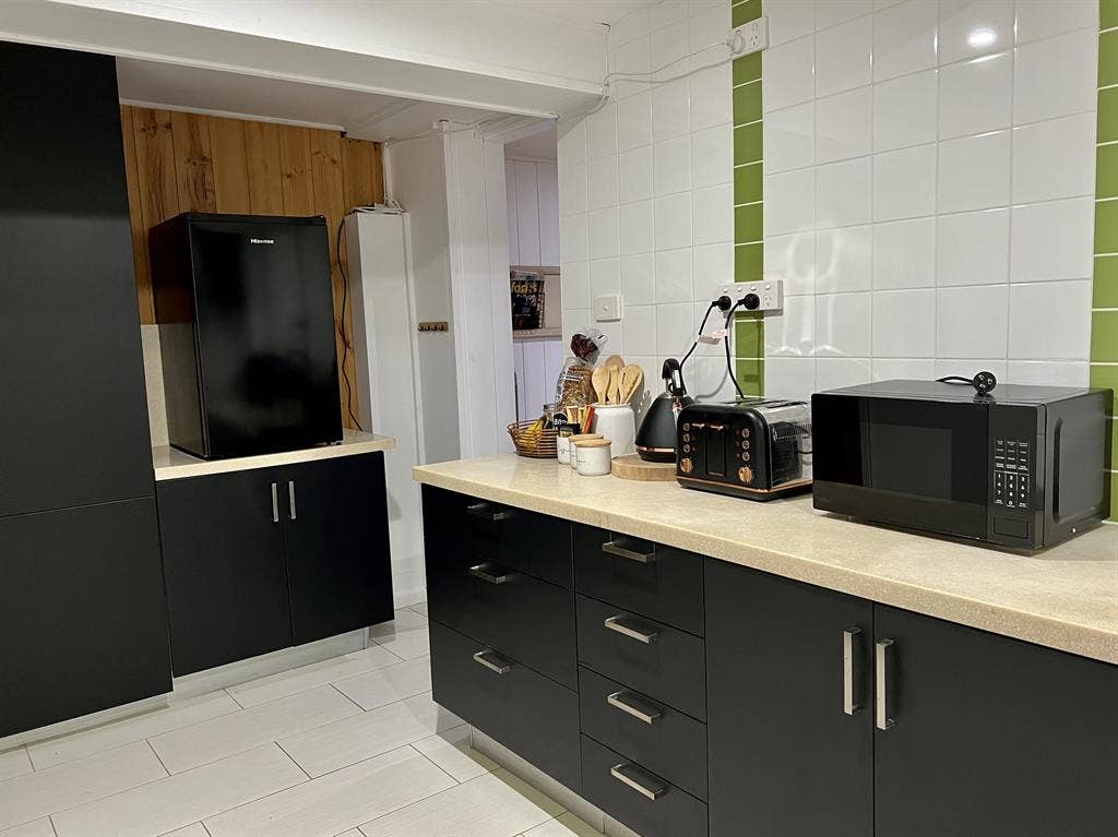 Studio in Korora (5 min to beach)