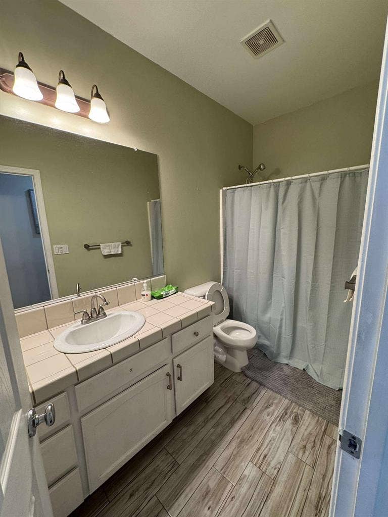 Quiet and peaceful , furnished room