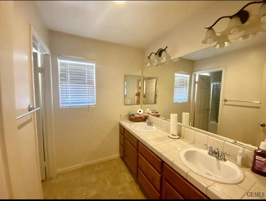 Spacious room, peaceful house