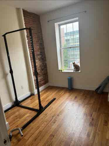 Roommates needed !