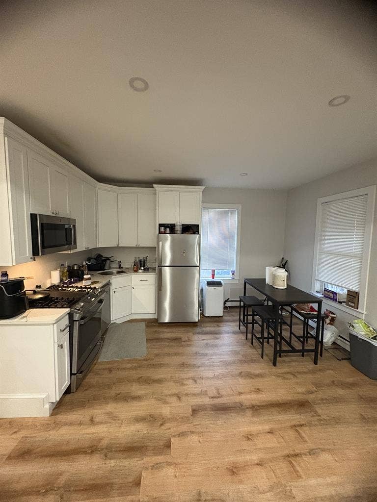I’m looking to sublet my room.