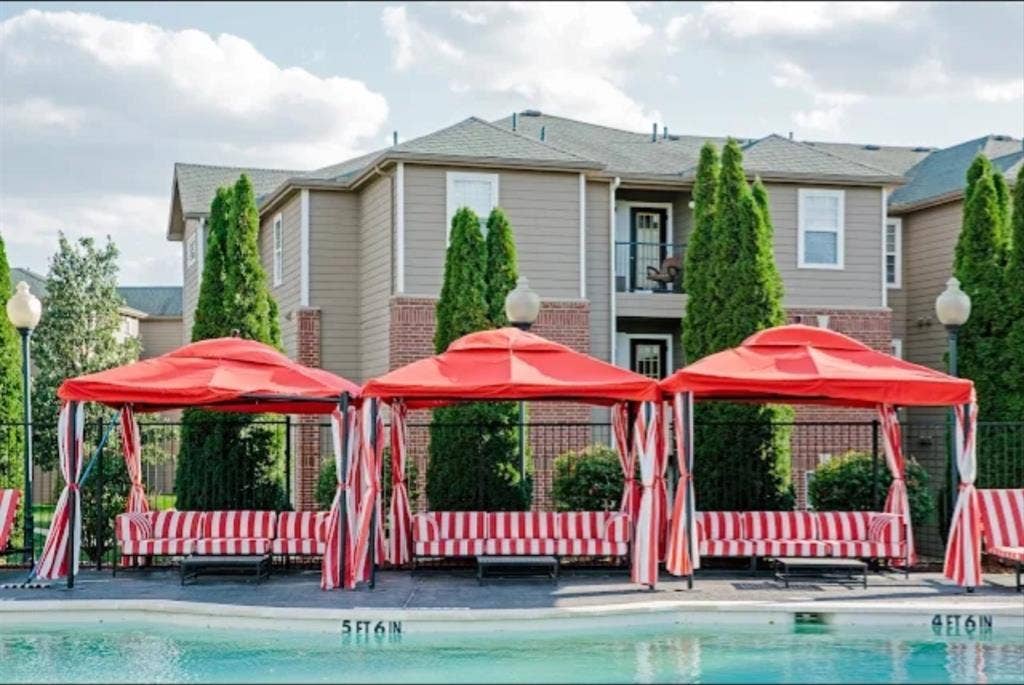 Spring semester sublease furnished