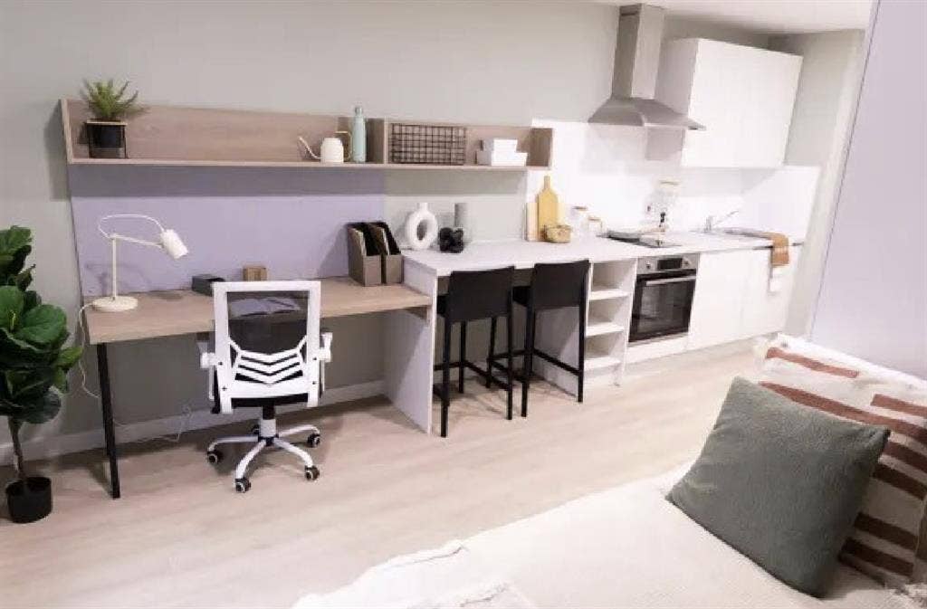 Double Bed Studio All Bills inc