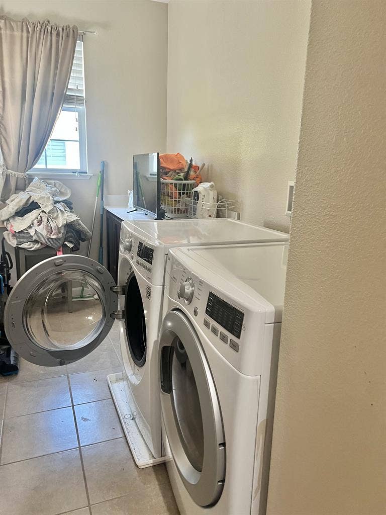 Furnished Room Shared Bath