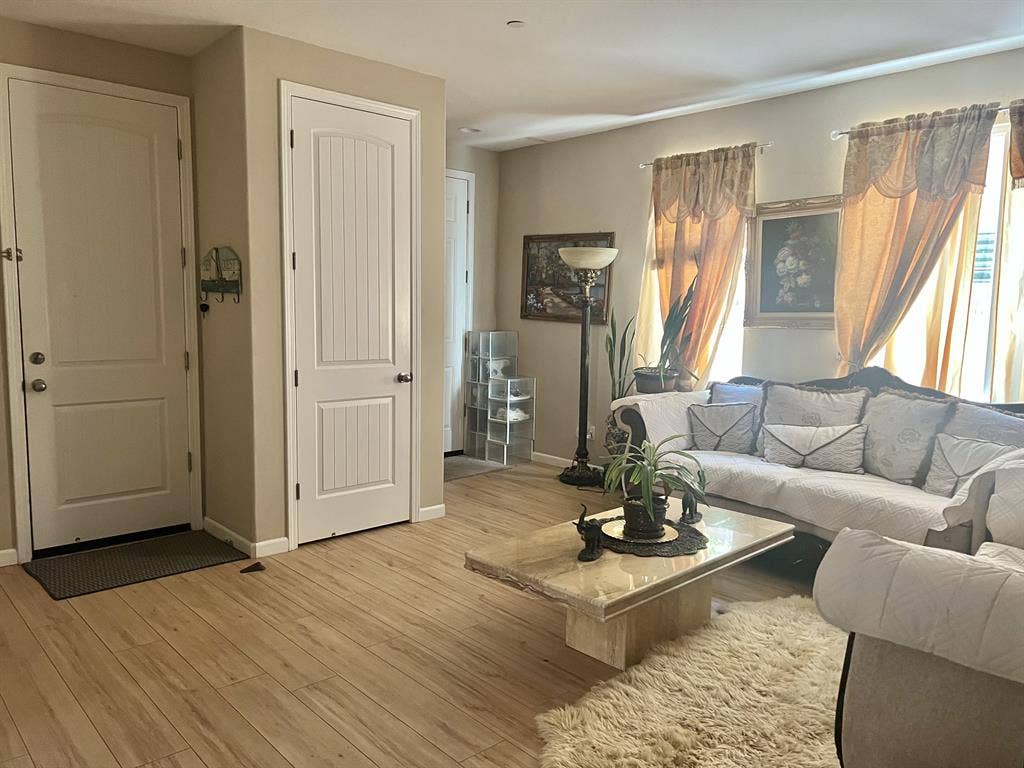 Furnished Room Shared Bath