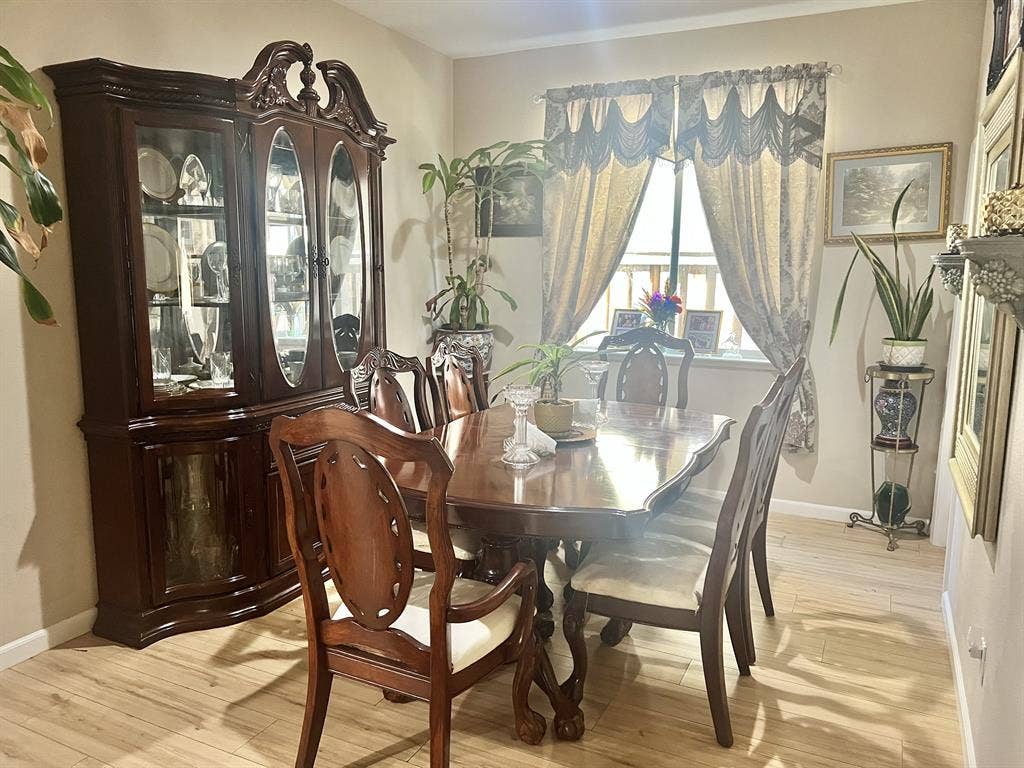 Furnished Room Shared Bath