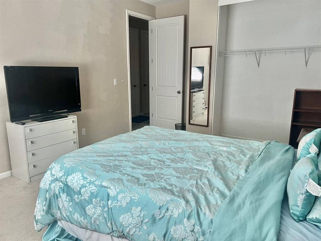 Furnished Room Shared Bath