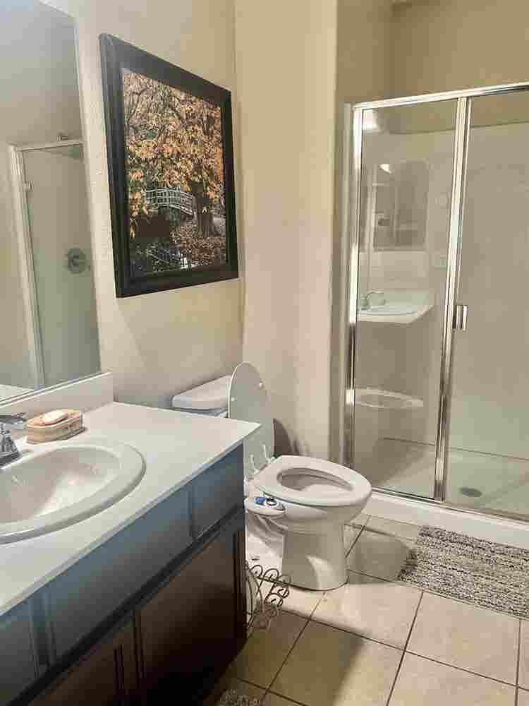 Large Room w Own Bath Awesome Mates