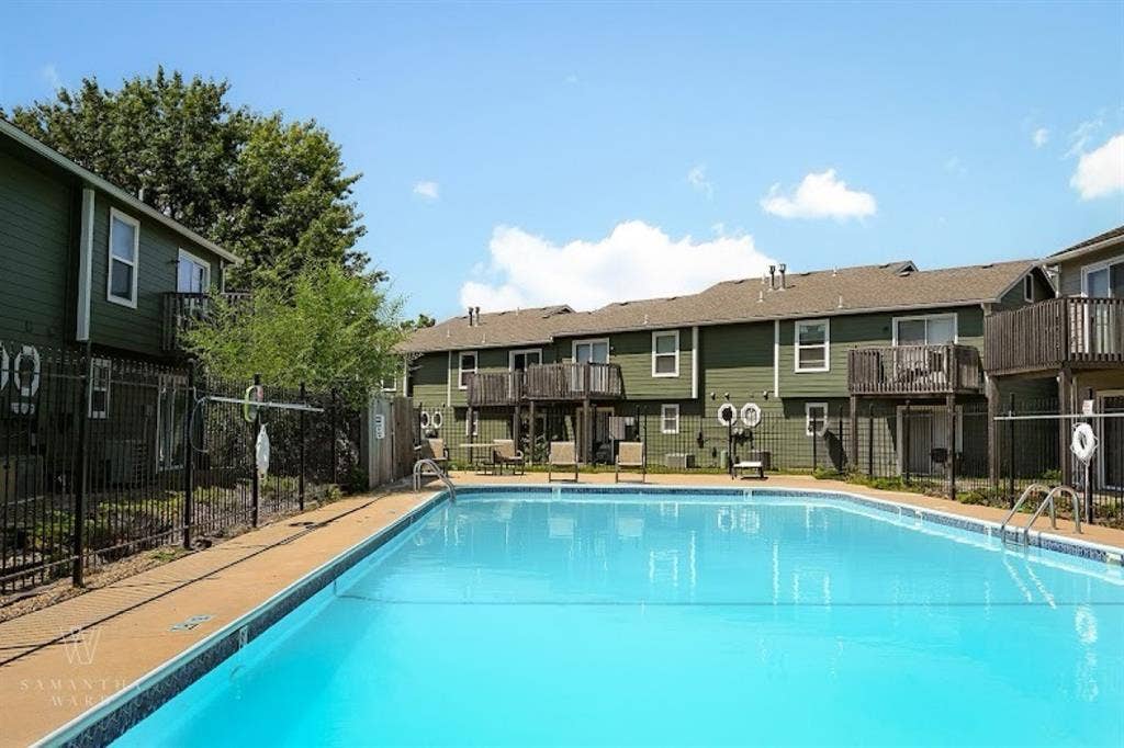 Female Roommate needed