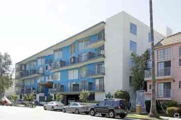 Looking for another female
 roommate