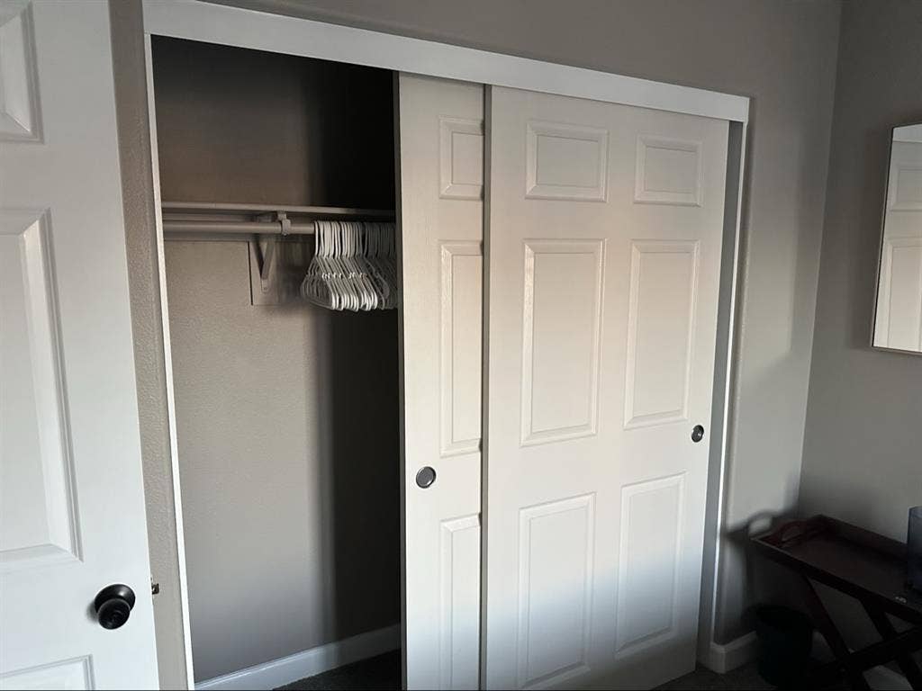 Fully furnished room Riverside
