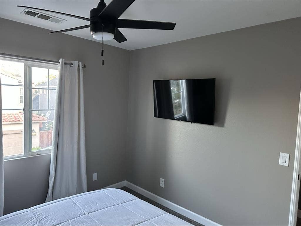 Fully furnished room Riverside