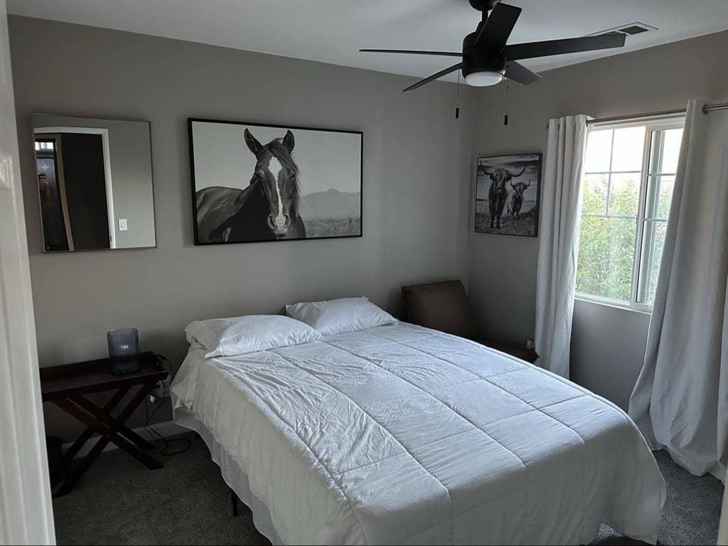 Fully furnished room Riverside