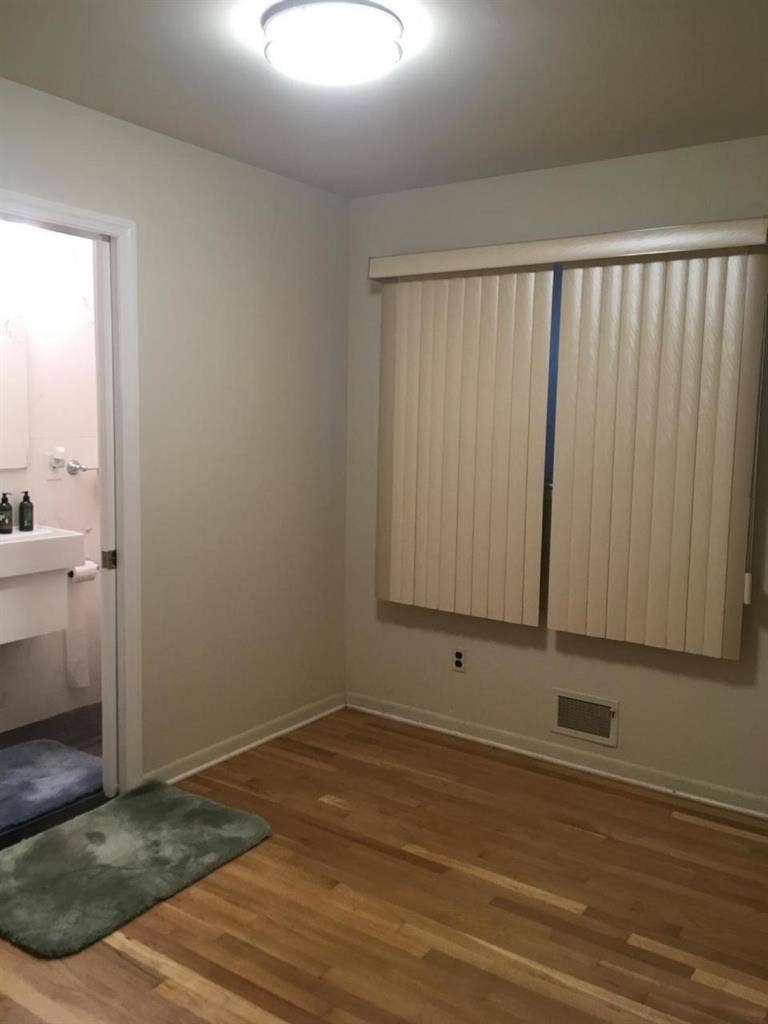 Looking for a roommatee