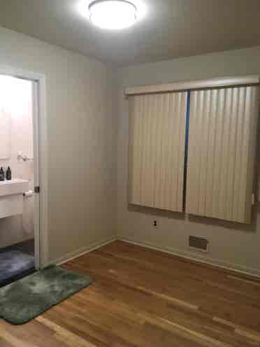 Looking for a roommatee