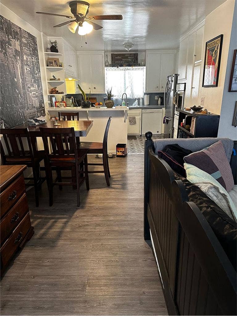 Seeking roommate - ba apartment