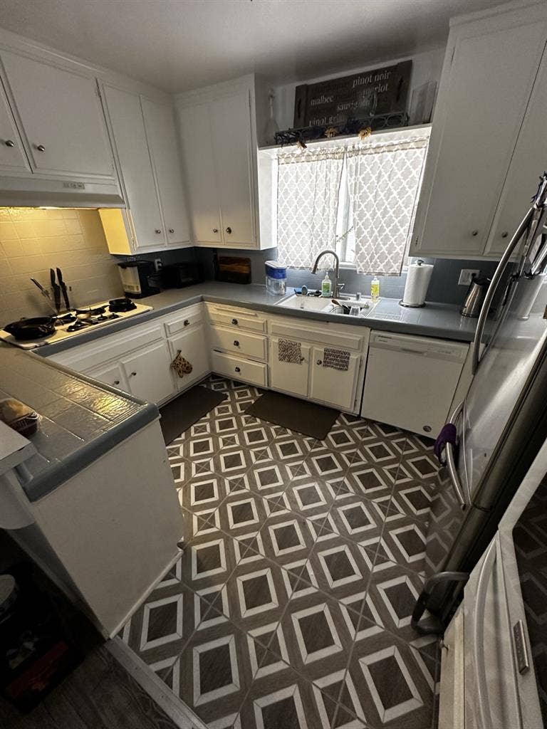 Seeking roommate - ba apartment