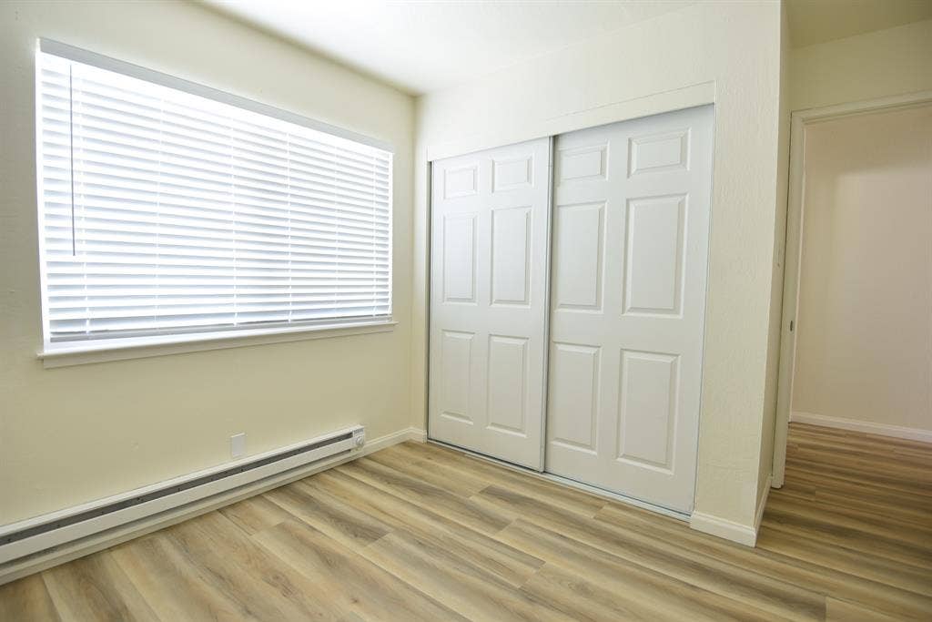 Looking for a Housemate