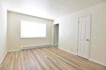 Looking for a Housemate