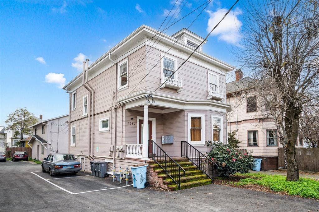 Looking for a Housemate