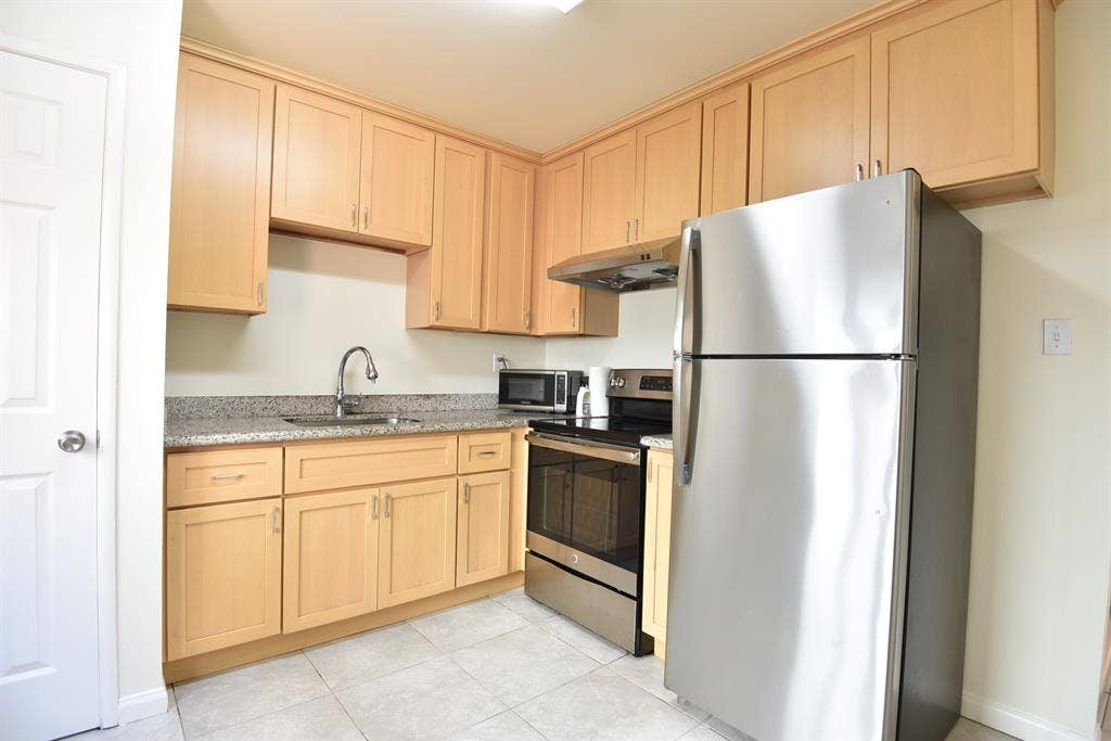Looking for a Housemate