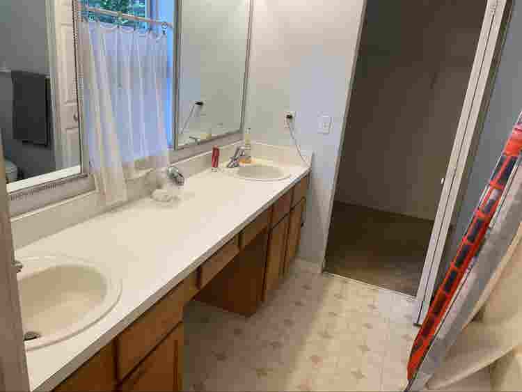 Room for Rent with Water included