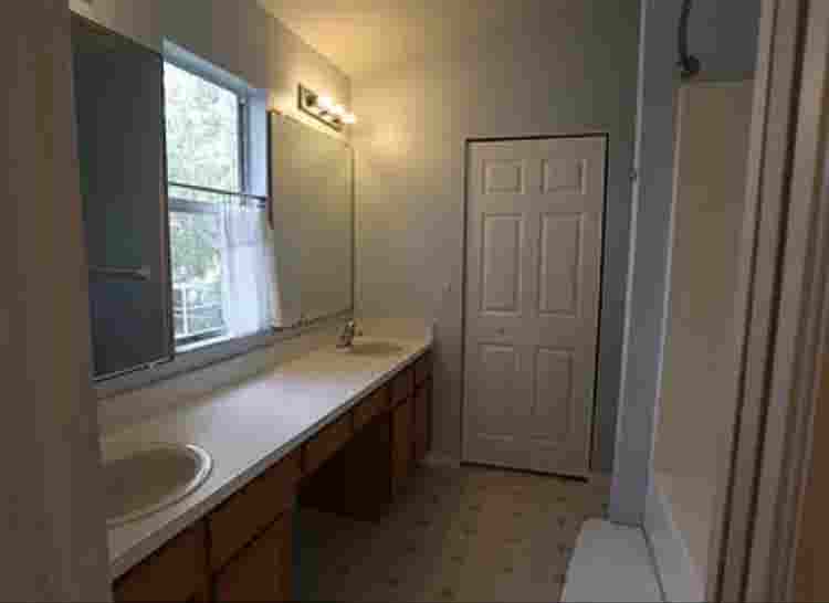 Room for Rent with Water included