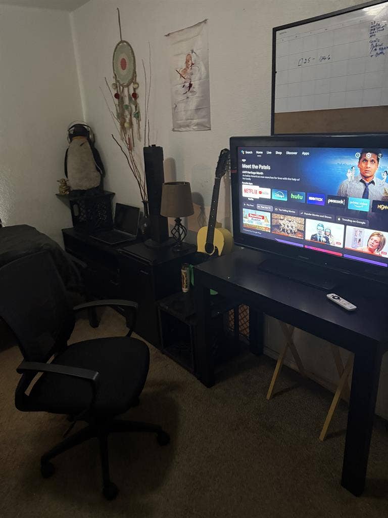 Furnished Room w futon /desk+chair