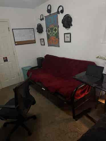 Furnished Room w futon /desk+chair