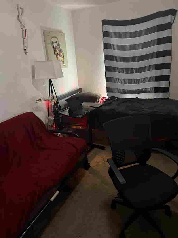 Furnished Room w futon /desk+chair