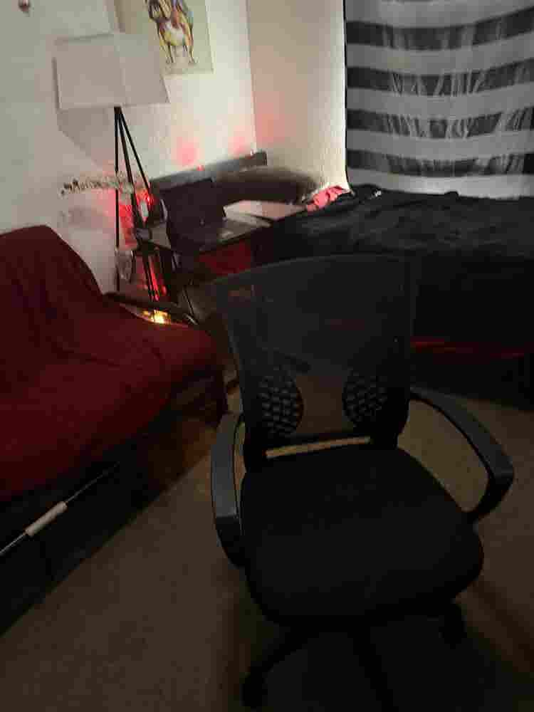 Furnished Room w futon /desk+chair
