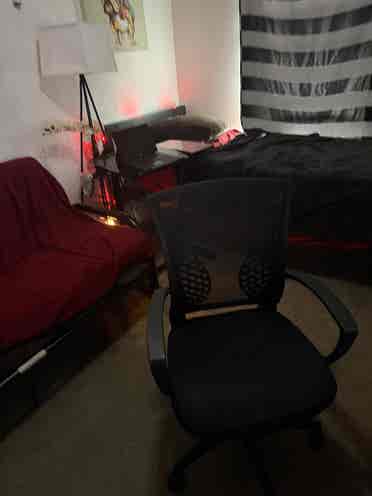 Furnished Room w futon /desk+chair