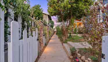 Gorgeous Two Bedroom Home For Rent