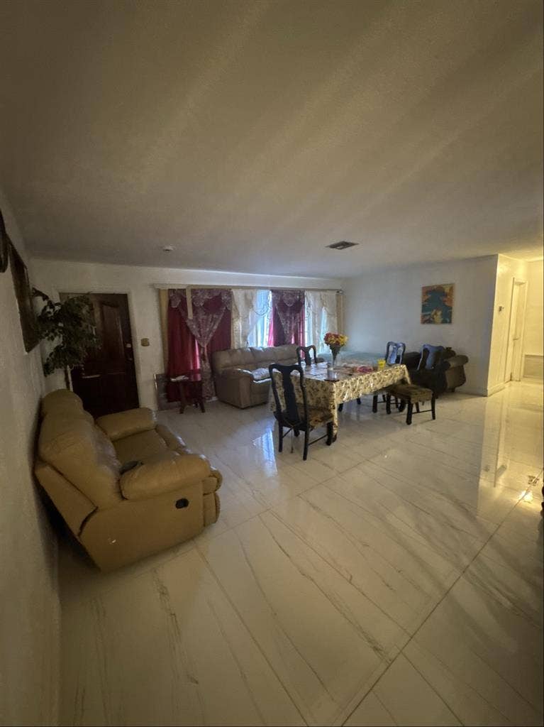 3 room for rent