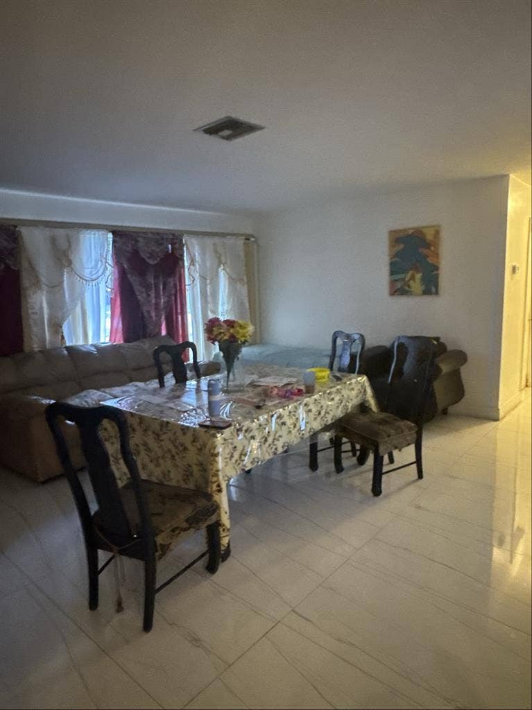 3 room for rent