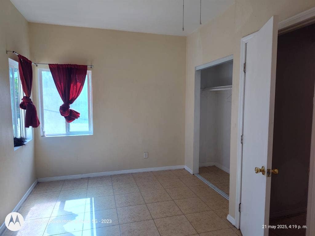Small Room for Rent in SB