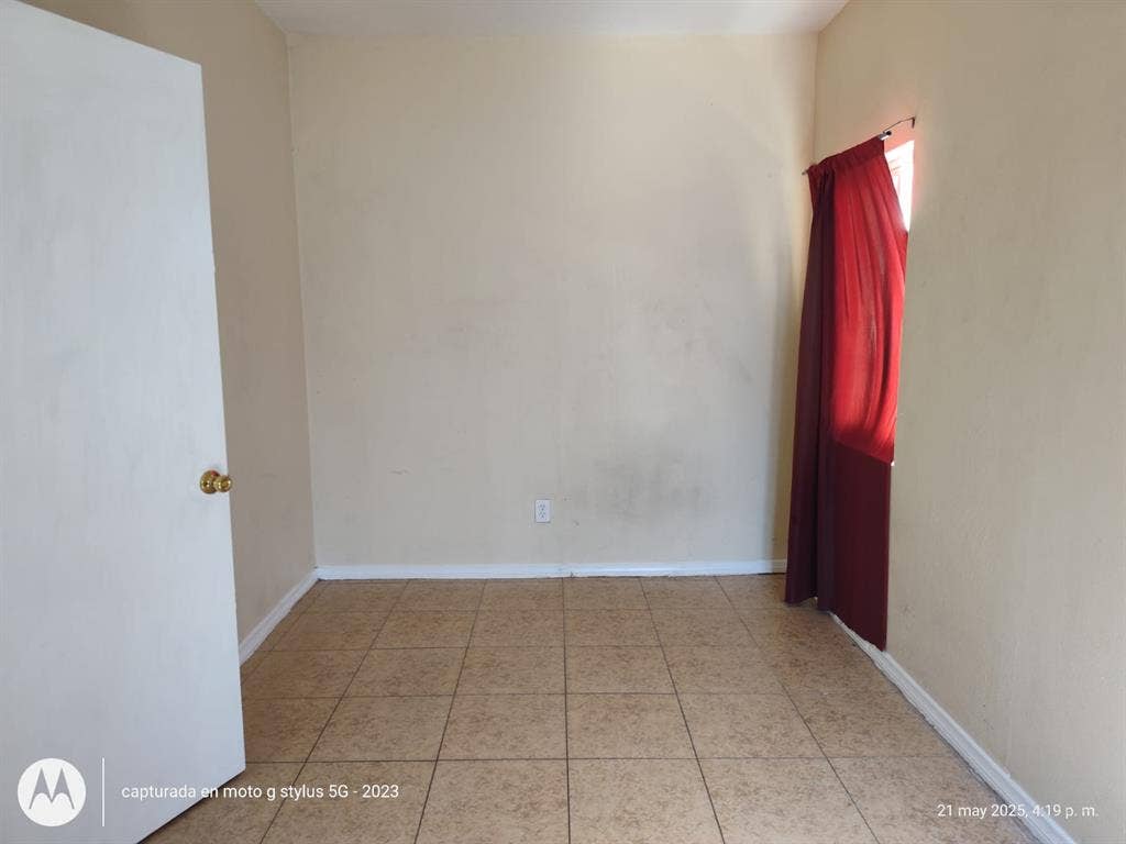 Small Room for Rent in SB