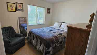 Looking for Male Room Mate