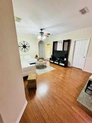 Spacious nice room for rentt
