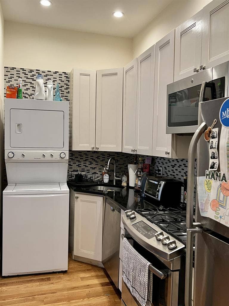 Sunny Room for Rent in Park Slope