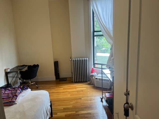 Sunny Room for Rent in Park Slope