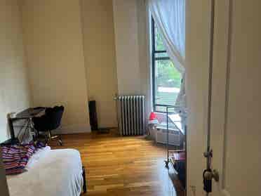 Sunny Room for Rent in Park Slope